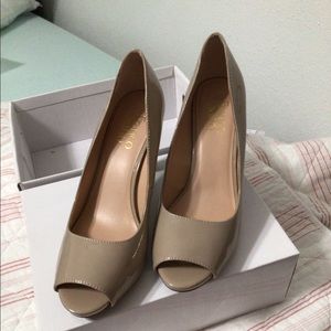 Tan heels NWOT